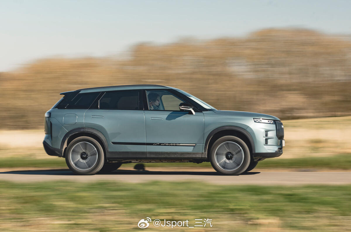 大v聊车哈哈哈，奇瑞只出了一对4就拿下3月英国销量冠军，哪怕AUTOCAR只给