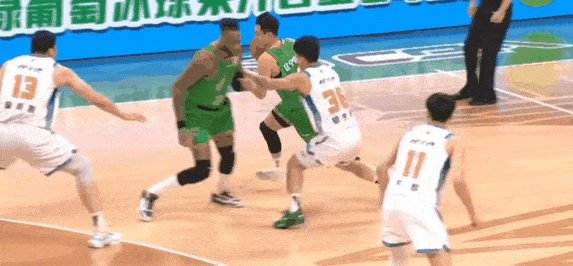 莫兰德一耍宝就无敌！辽宁球迷都懂：他不闹、不疯、不搞怪，就真不会打球！事实