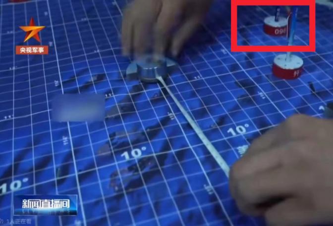 我仔细看了八遍，确实写的是096！央视《新闻直播间》栏目报道海军舰艇部队战