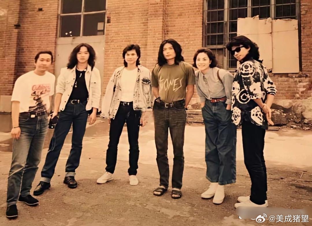 王菲和黑豹乐队。窦唯那时候真帅呀。