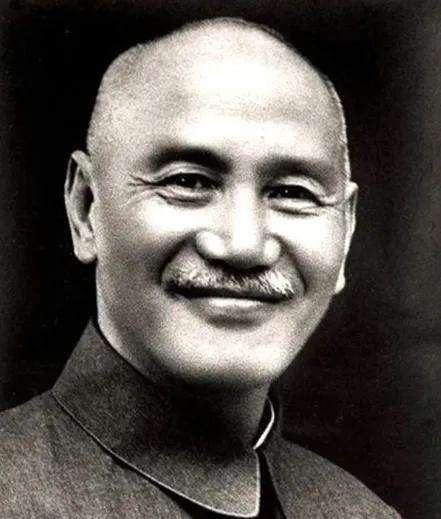 蒋介石能力到底怎么样？周恩来的评价最准确到位，说起蒋介石这个人，历史书上写得不少
