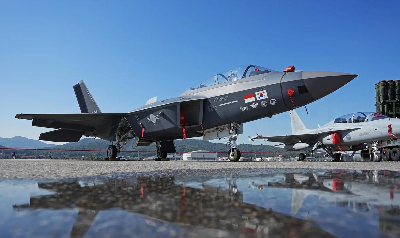 歼35E隐身战机要加快速度了！韩国拼命向阿联酋推销KF-21隐身战机，要价150