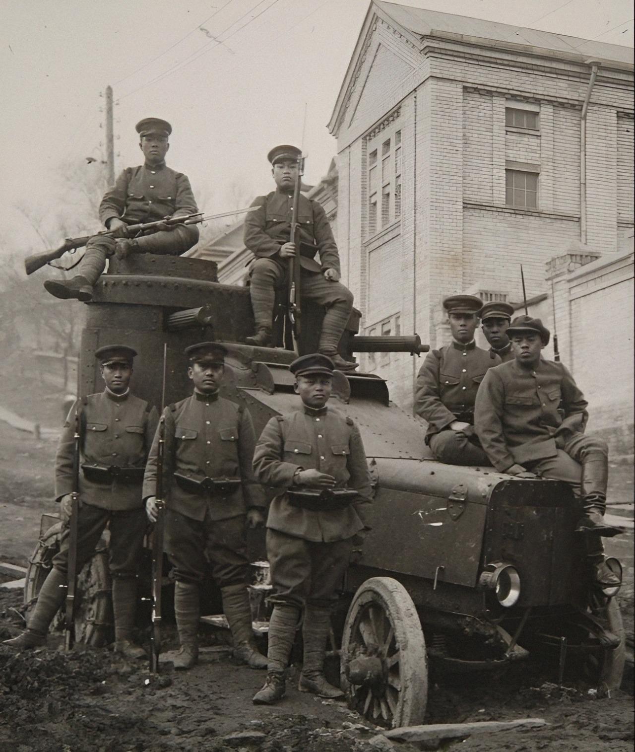 1920年，日本兵趾高气扬地站在俄国人的土地上——这张老照片背后，是一场被历史教