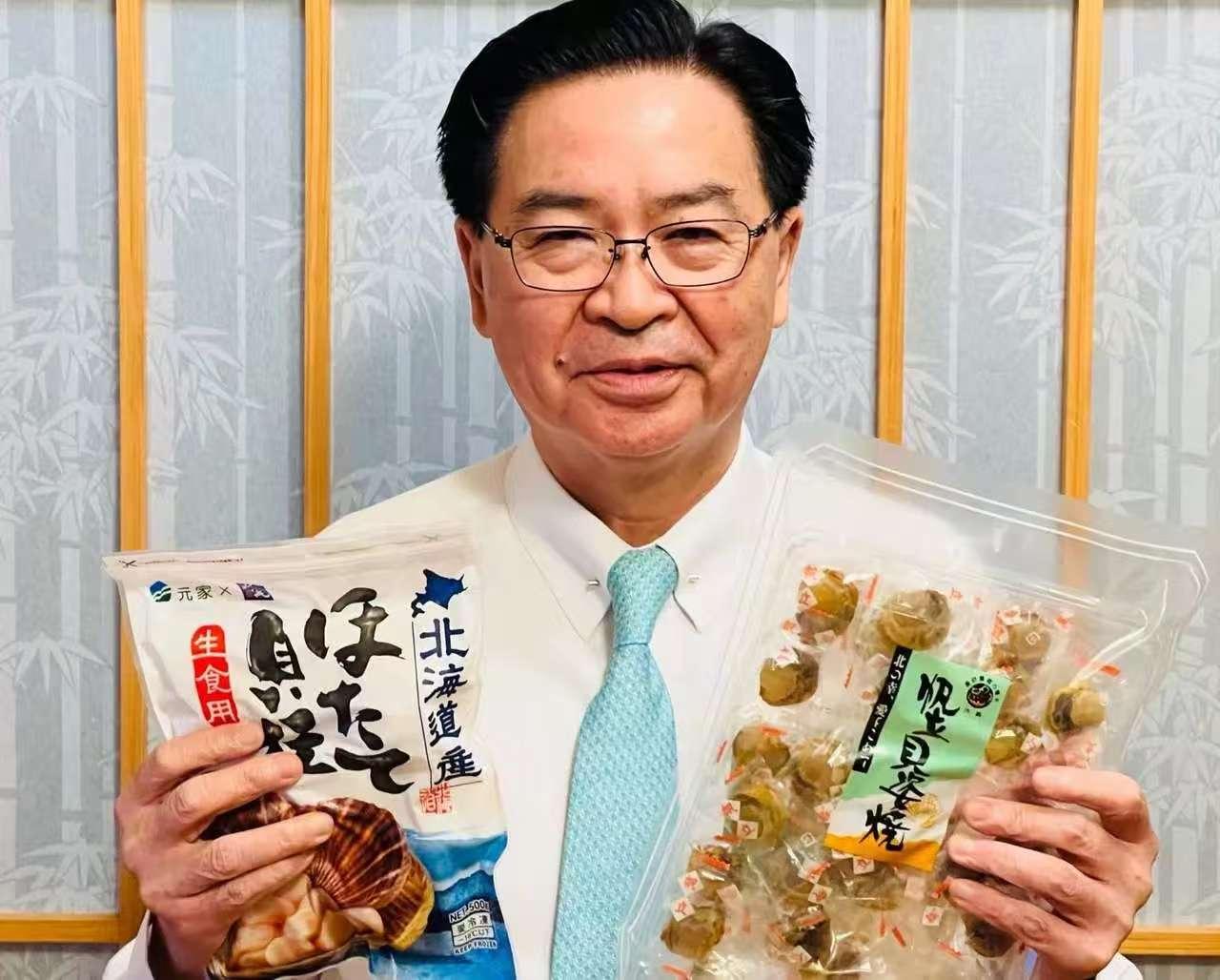 针对大陆禁运日本水产品，“台独顽固分子”吴钊燮公然跳出来挑衅了！在11月20日，