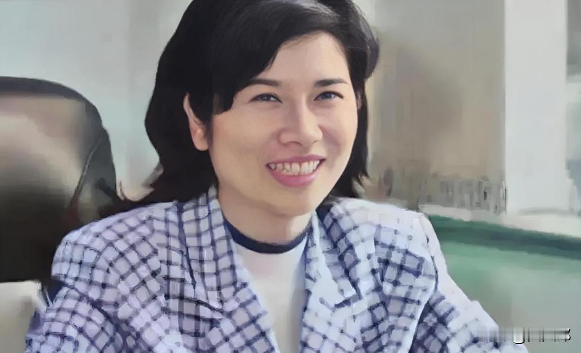 1991年，格力尚未更名，仍以珠海海利空调器厂为名深耕市场。彼时的董明珠只是一名