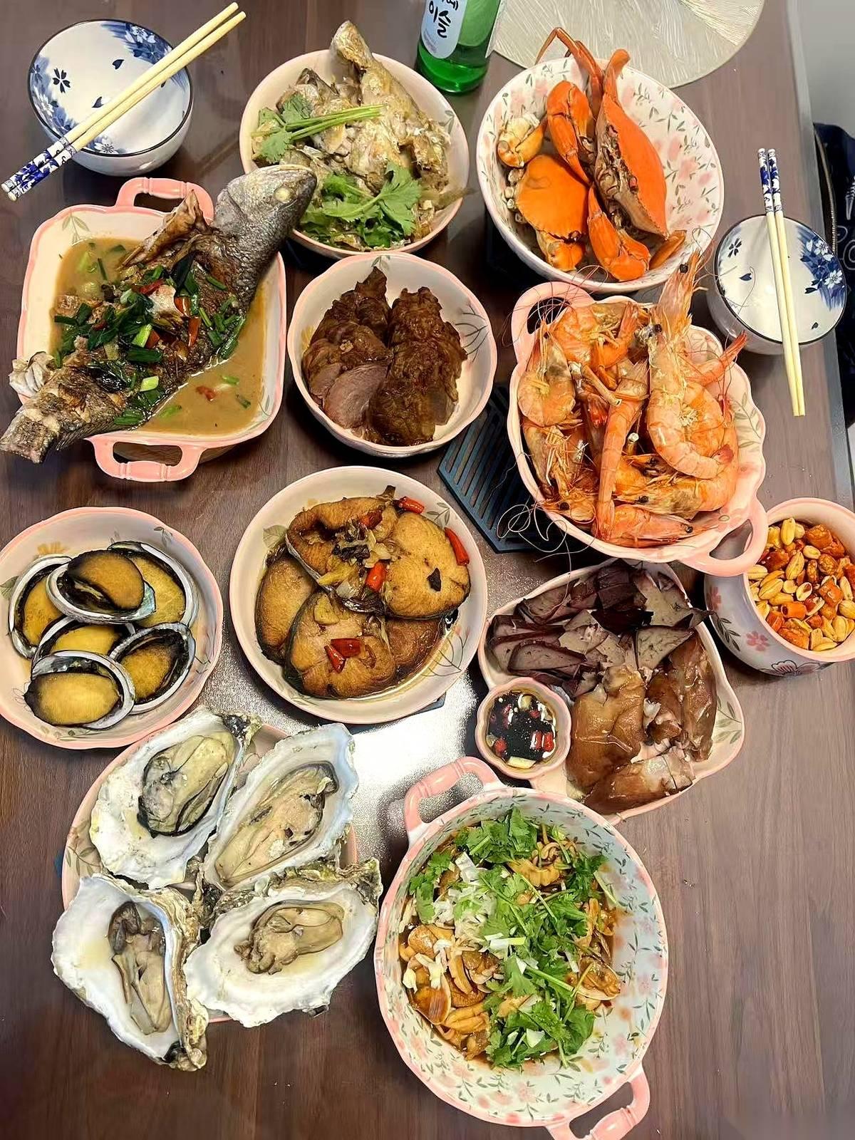 离晚饭还有四个小时，我直接摸出手机拨了过去：“晚上突然有点急事，饭局取消了。”