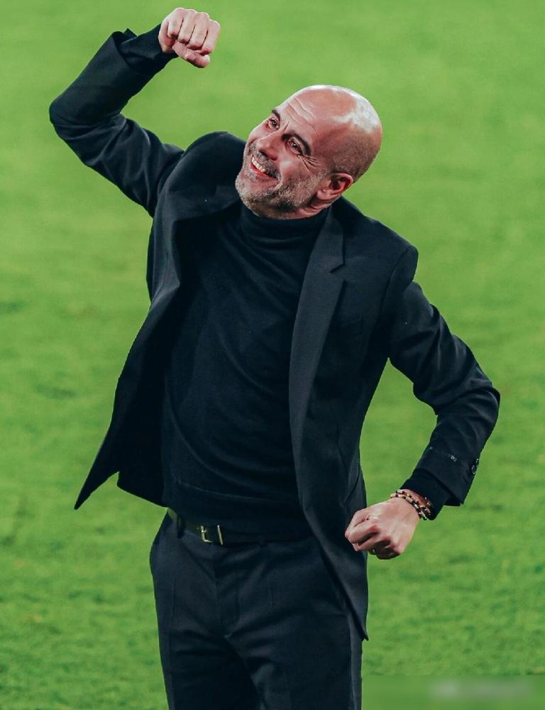 刚捧起英超月最佳奖杯，瓜迪奥拉的下课警报直接拉满！你别瞎传那些捕风捉影，他