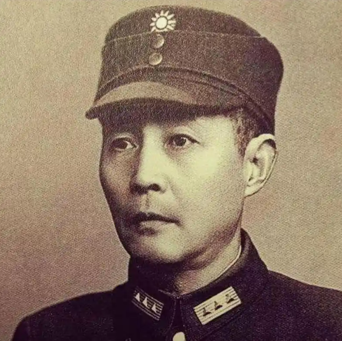 1938年，国军上将钱大钧走进军统湖北站，掏出手枪，当场打死副站长杨若琛，随后盯