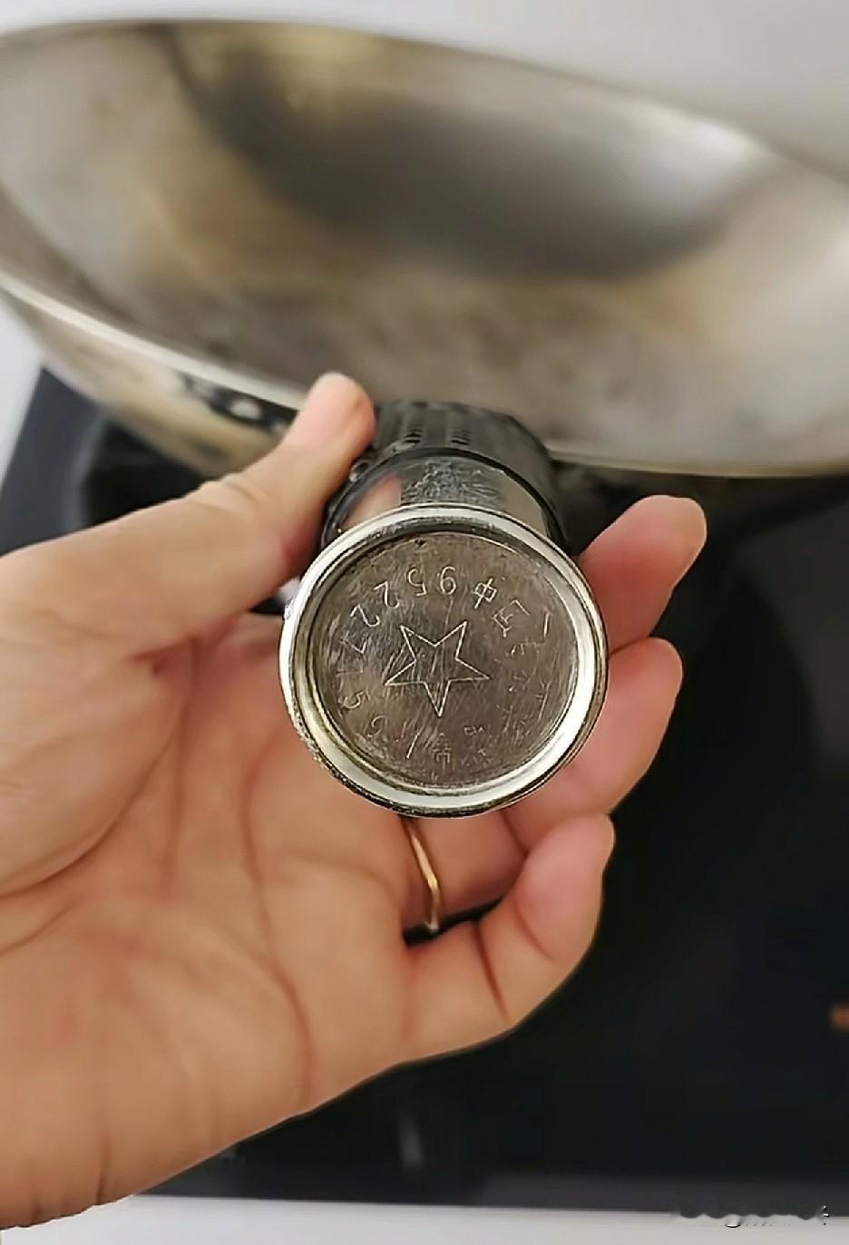 一锅传两代，女子全网寻找“铁锅”！倒闭多年的“瑞安铁锅”再次爆火！[烟花][给