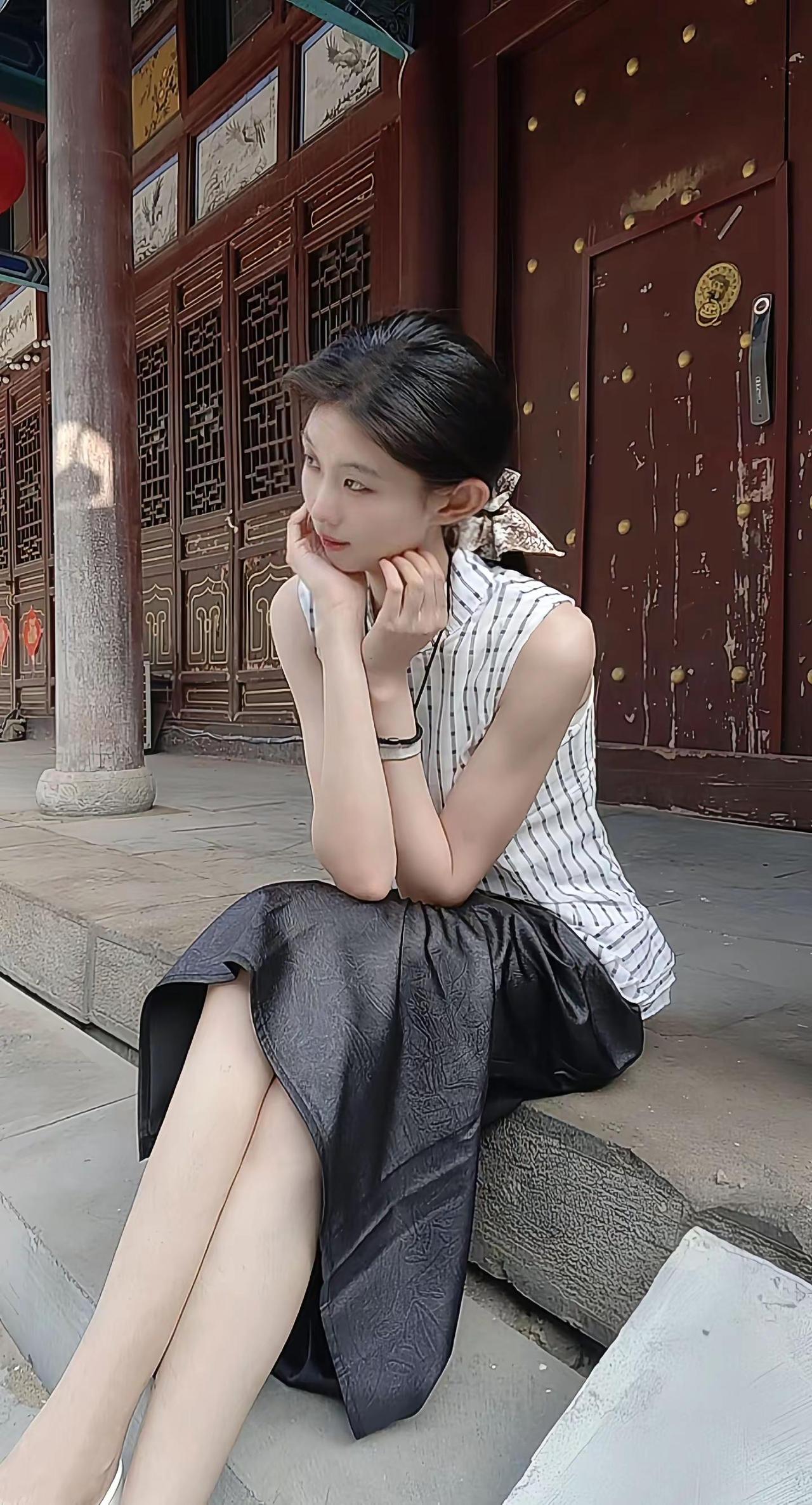 老巷里偷得人间半日闲的小姐姐～中式温婉风不穿新中式不懂东方美清冷感中式穿搭