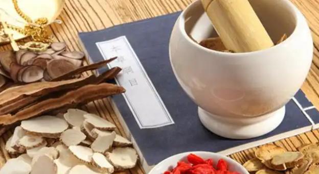 精力不足易疲软？中医：根源在气血亏虚，健脾补肝肾是关键很多朋友