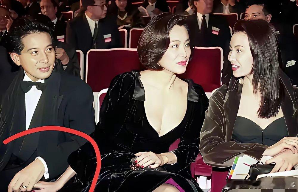 林青霞的手，直接放在了秦汉大腿上。这种不管不顾的爱，她给了二十年，等到自己39岁