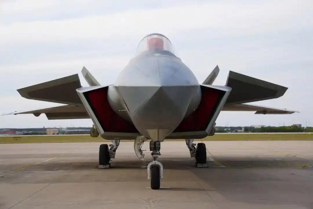 随着“六代机”的出现，许多军迷把歼20系列战机认定为过了气的“牛夫人”，殊不知歼