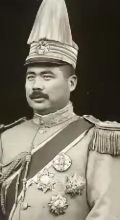 建国后对冯玉祥评价高的原因首先是因为他反蒋。反蒋战争败了两次。之后除了抗战期间，