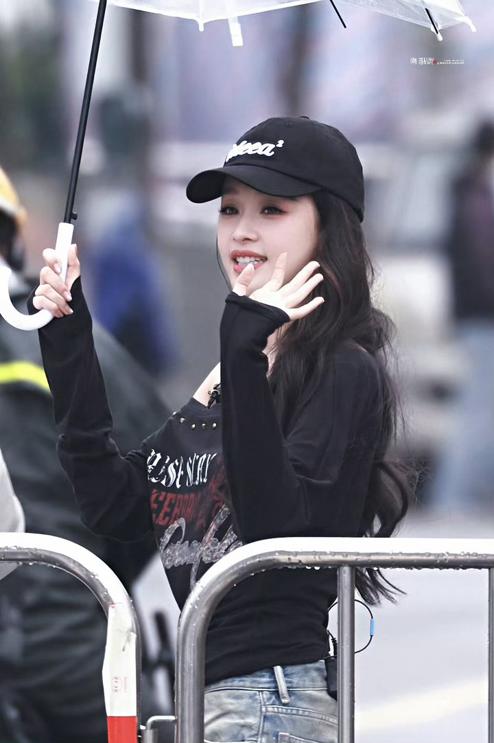 叶一茜对孙怡说有我在怕什么被叶一茜这句话击中了。不是那种客套的安慰，是那种“你