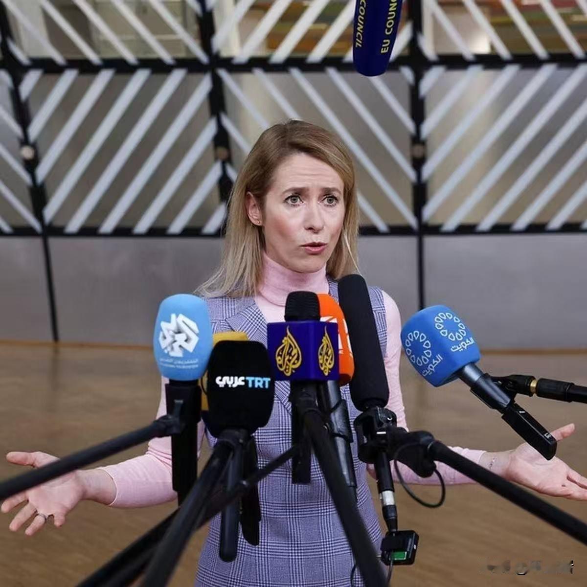 欧盟这几个老娘们又让老川普给闹懵了……欧盟的外交代表卡拉斯表示，她实在无法理