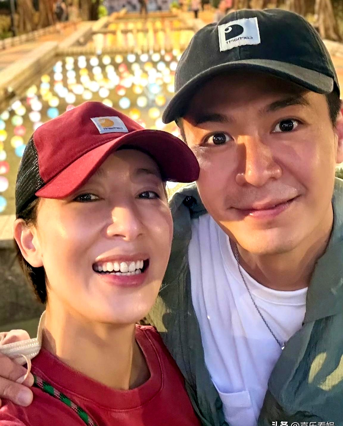 杨怡和罗仲谦居然都结婚十年了，时间真是经不起算。当年多少人等着看散场，结果人家