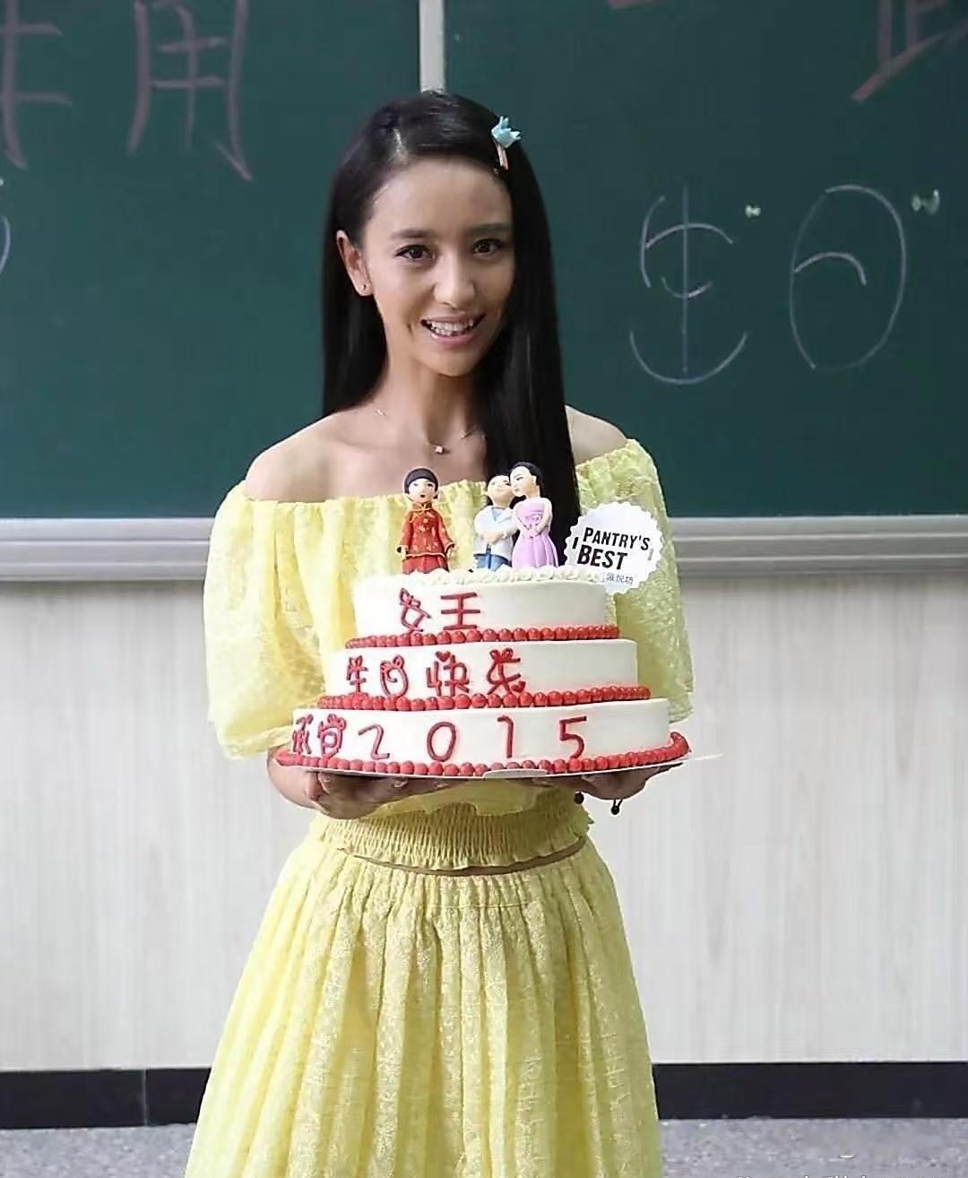 佟丽娅十‎⁠年前那﻿‎会﻿‎儿，就⁠是那种土里⁠带着好看‏的感⁠觉，土归土‎﻿，