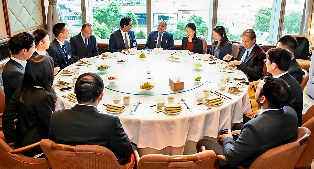 要合作，印度派人访华近日，印度派出了访问中国的印度商务代表团，这也是5年来的首