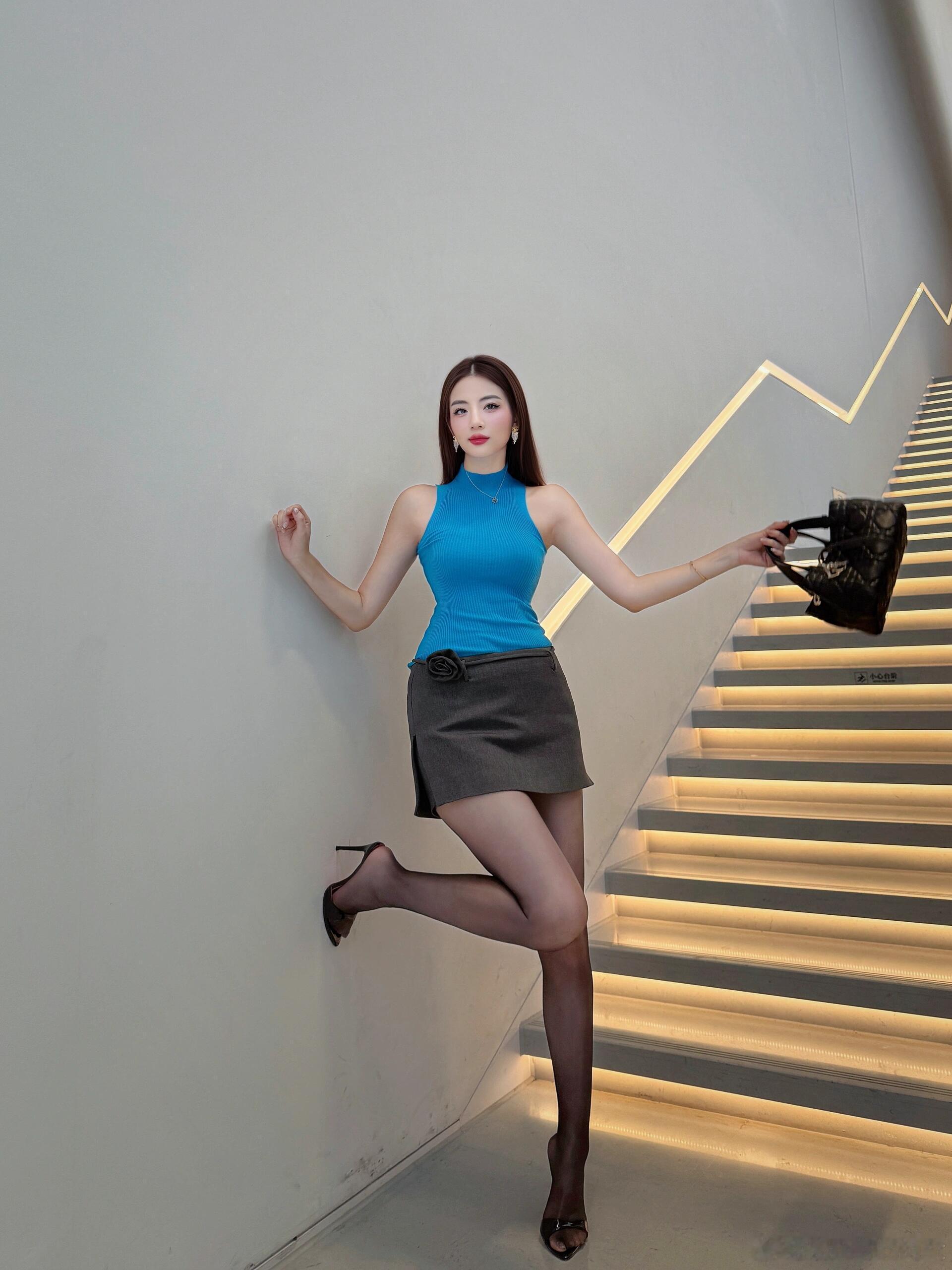 我们拍下的不是风景，是那一刻的自己。御姐ing时尚穿搭今日穿搭(ootd)​​