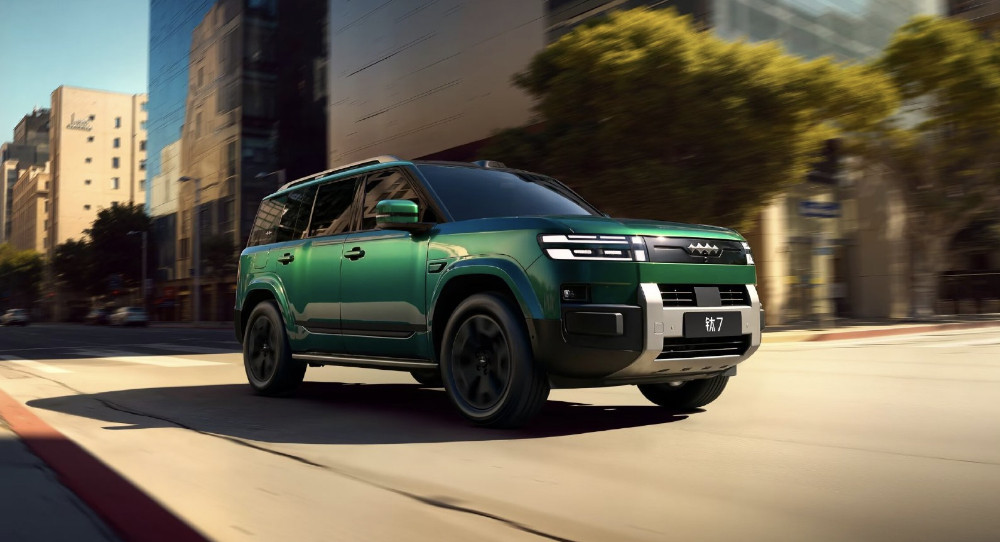 方程豹钛7青峦翠、享界S9T仙踪绿。​​​