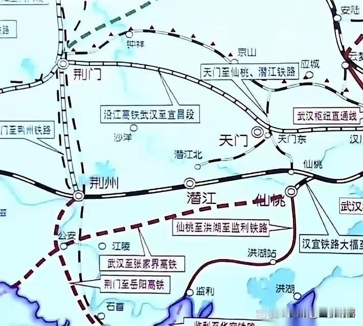 湖北的武张高铁，这根线到底怎么画，桌上已经摆开了三套牌。第一套，叫“省钱方案”