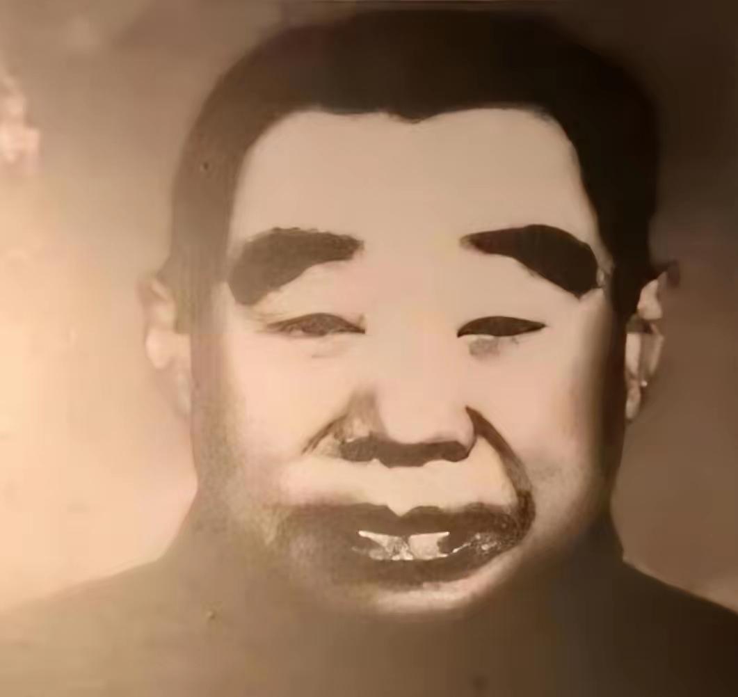 西路军副营长沦为奴隶。1949年青海解放后，他看到解放军帽子上的红星，对站岗的战