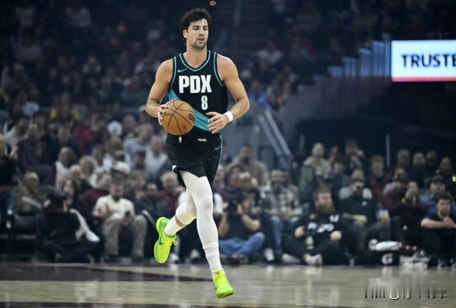 递减合同！开拓者队做梦都会笑醒！开拓者队球员阿夫迪亚在本赛季打出了个人生涯最