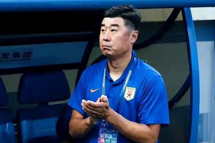 官宣挂出时，风掀了更衣室的盖子——7月14日，泰山把刘彬彬、赵剑非、德尔加多同时