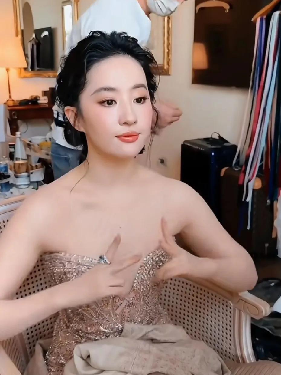 仙女姐姐这肉肉怎么这么听话，长得也太均匀了，状态太好了，才发现刘亦菲的小拇指也很
