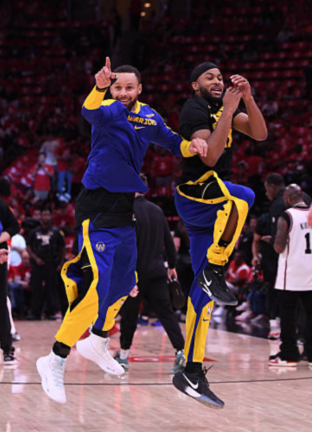 恭喜库里生涯第十一次入选最佳阵容！😘NBA官方今日更新社媒，公布了本赛季最