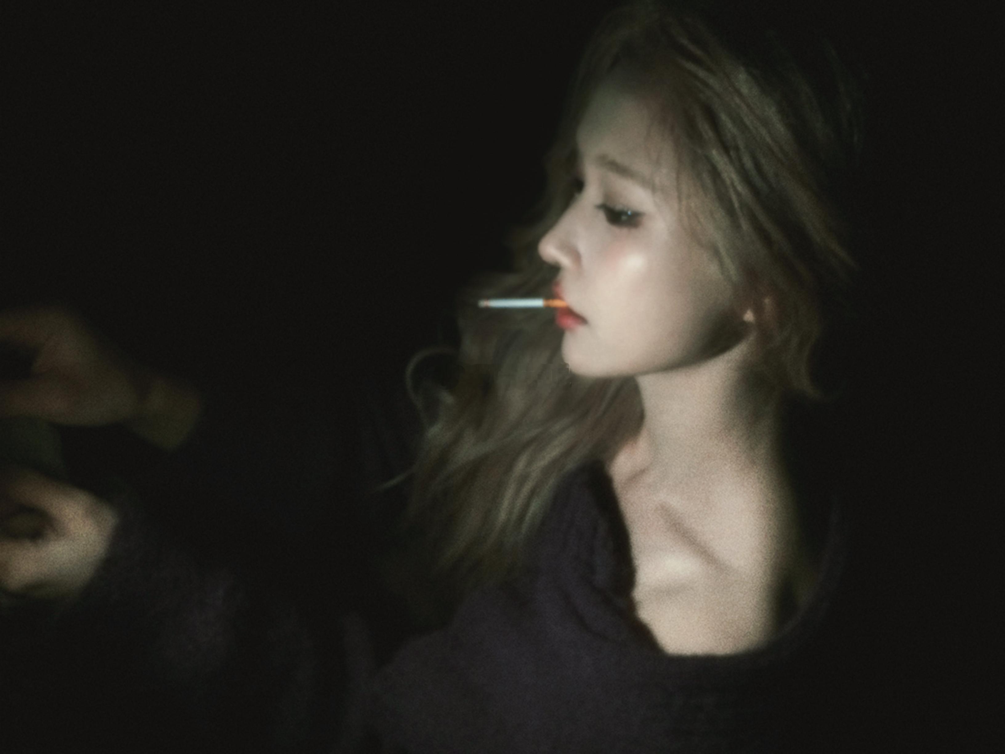 身边朋友没一个拍照好看的纯丑拍完想和对方像ai一样突然打起来