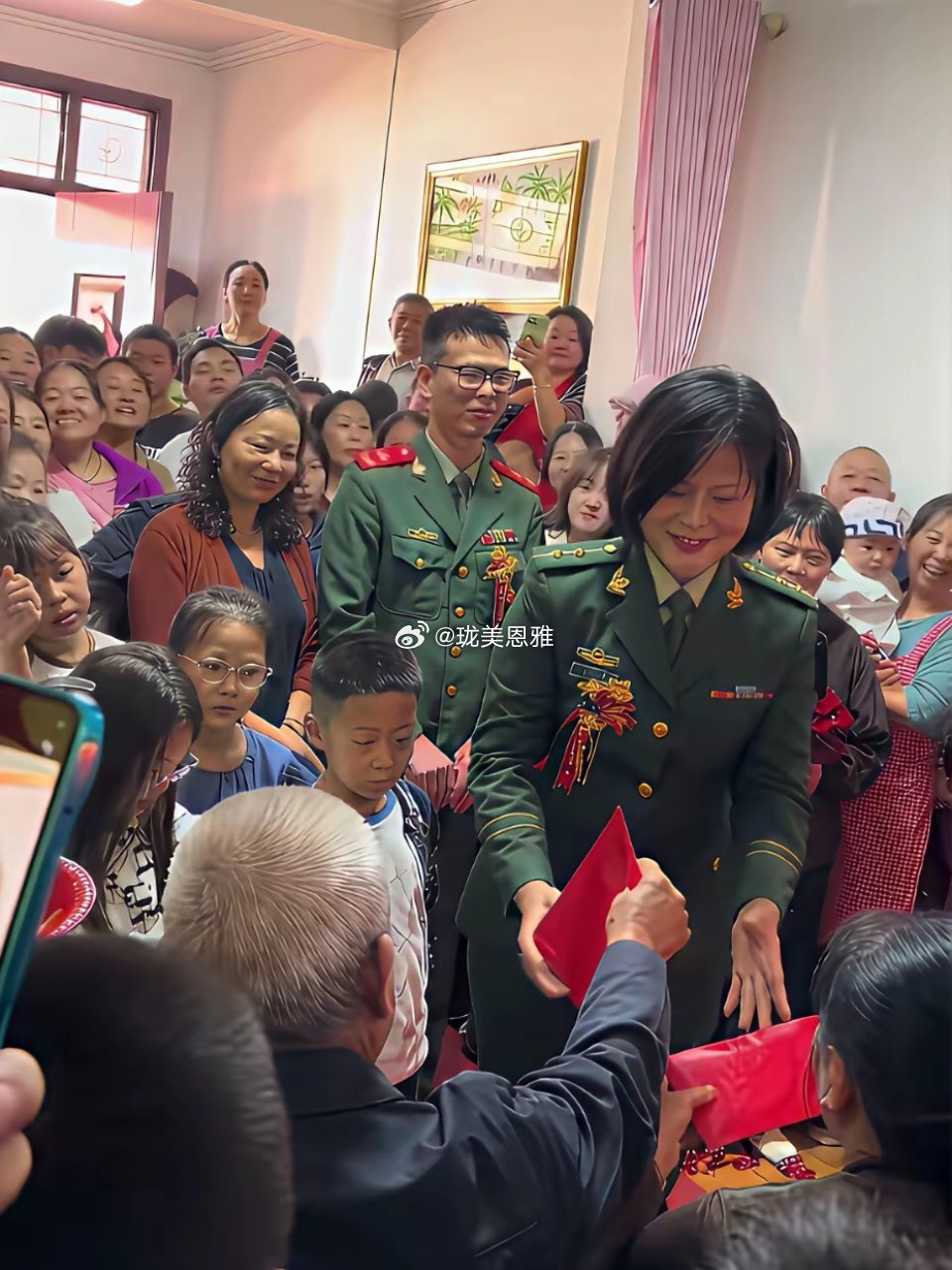 不懂就问，这个小哥哥是属于什么级别的？​​​