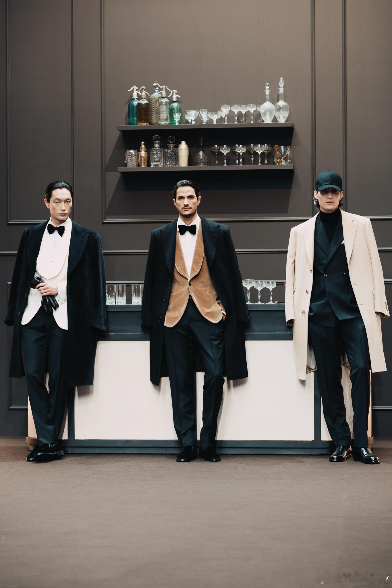 男装周米兰男装周的秀场之上，CANALI2026秋冬系列解构当代绅士的优雅公