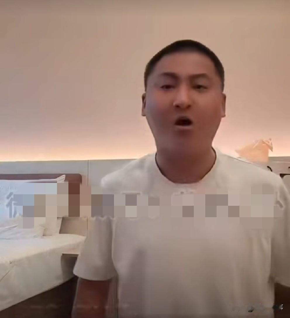 铁岭小辉哇哇哭，下跪磕头向方丈道歉认错！铁岭小辉又双叒下
