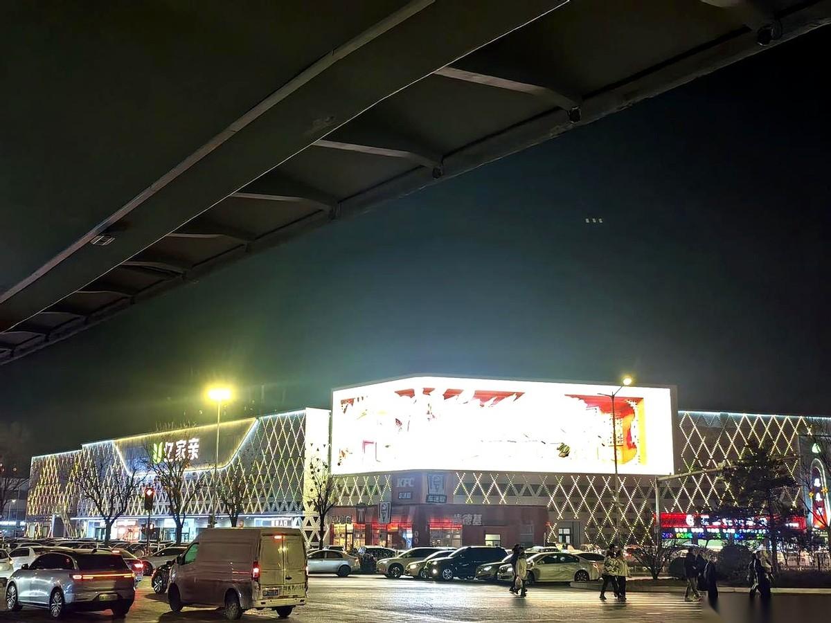 挤疯了，彻底挤疯了。我以为开业那几天的热闹劲儿过去了，结果昨晚去了一趟榆次这家