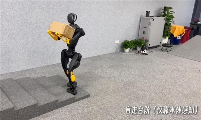 【稚晖君的灵犀X2-N正式发布】在机器人技术竞争白热化的当下,智元机器人推出的灵