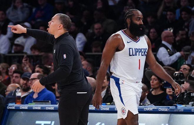 柯林斯现在这个用法不对哈登确实更适合防守端站四起码回来之前我觉得博格丹要多