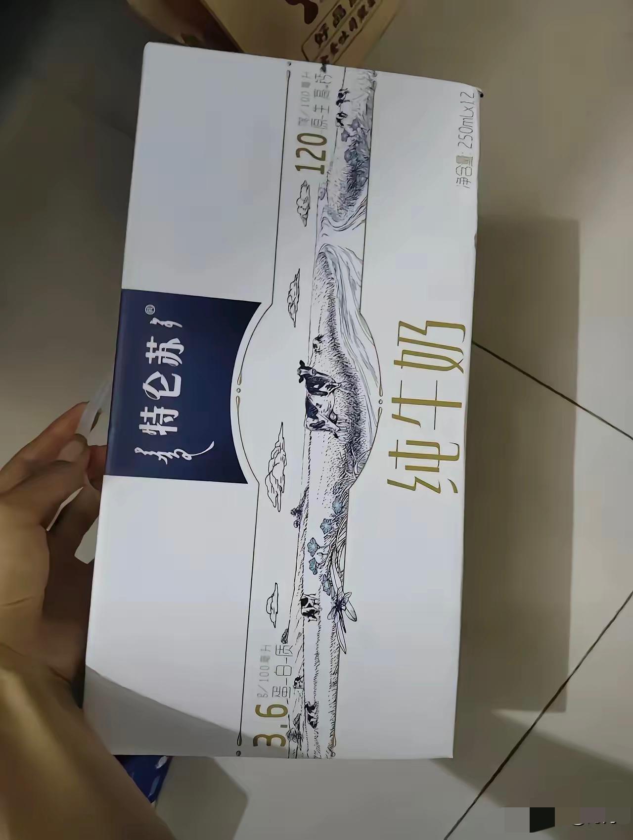 我有个亲戚，昨天来拜年，只送了一箱牛奶，我给他回礼200元，等他走后我才发现，这