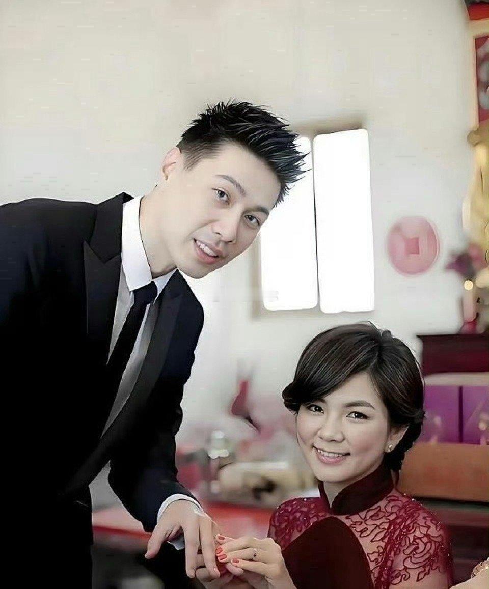 现在才知道，他俩居然是两口子，老公比明星还漂亮