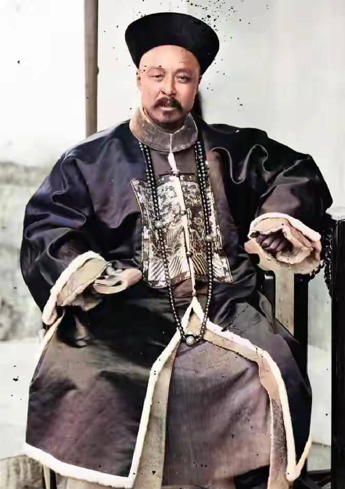 一名清朝县令，每年的俸禄是45两，可硬性支出大约需要3万两！清同治年间，广东南