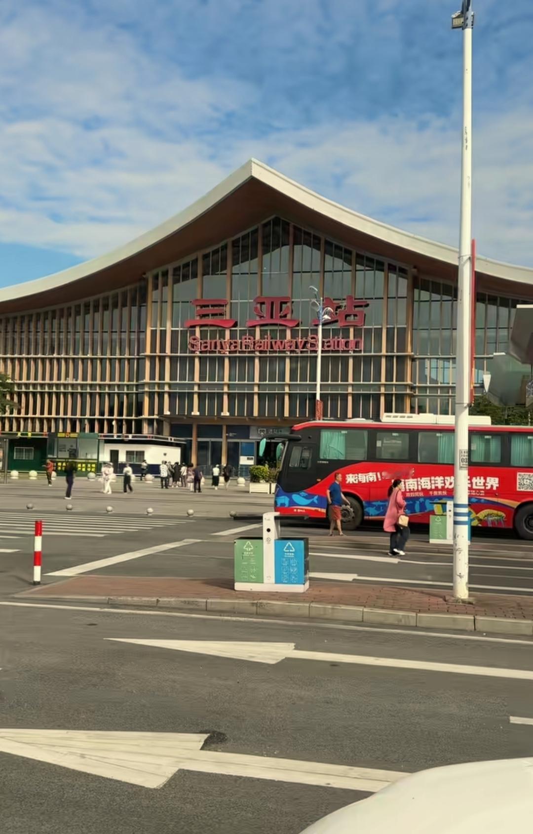 最近几年北方冬季是越来越暖和，因此三亚在12月份依然没有进入到旅游旺季，闲来无事