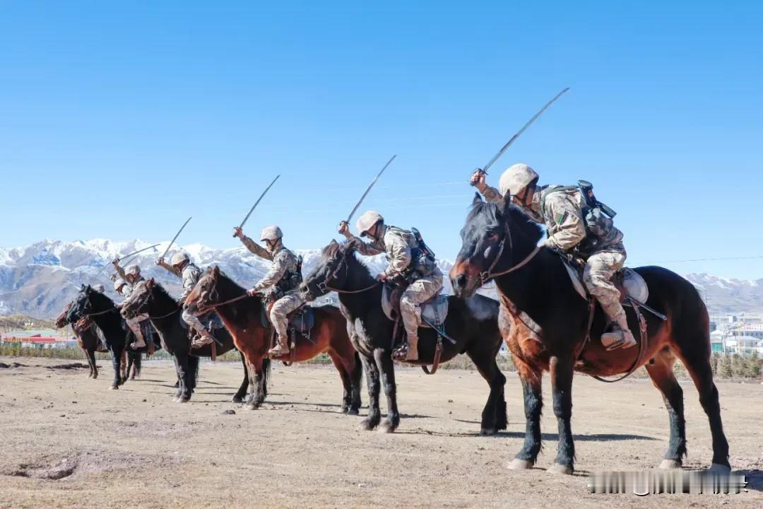 骑兵连冲锋，陆军少有的骑兵连编制刀光剑影，杀气凛然近日，第76集团军某旅
