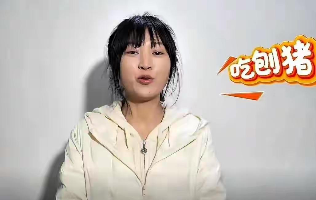 呆呆三天直播，收入大概450万，不过这不是官方数据，只是从打赏的金额大概估算的收