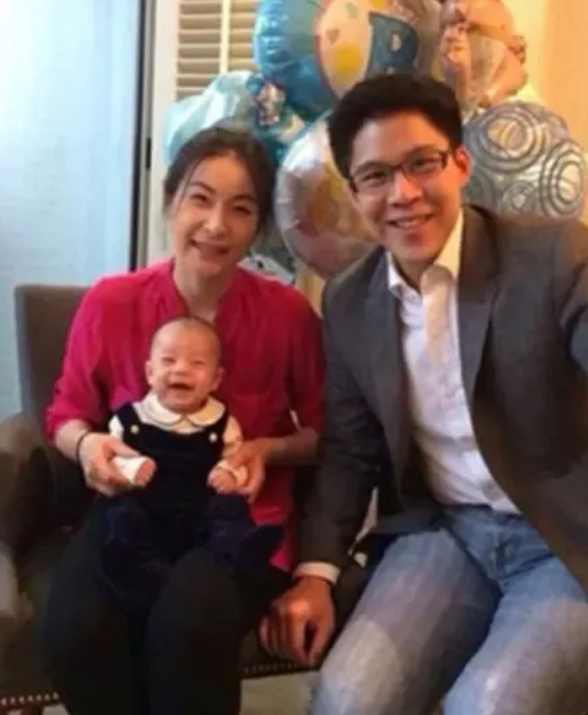 我闺蜜亲眼见过郭晶晶带娃！她说:“郭晶晶带孩子，跟咱想的根本不一样！”