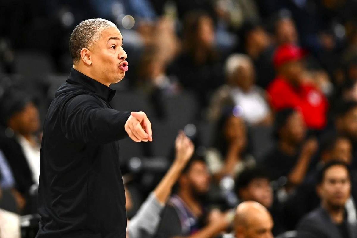 快船又被逆转，鲍尔默更衣室直接炸锅！对着泰伦卢吼：“你要啥球员我去交易！”转头问