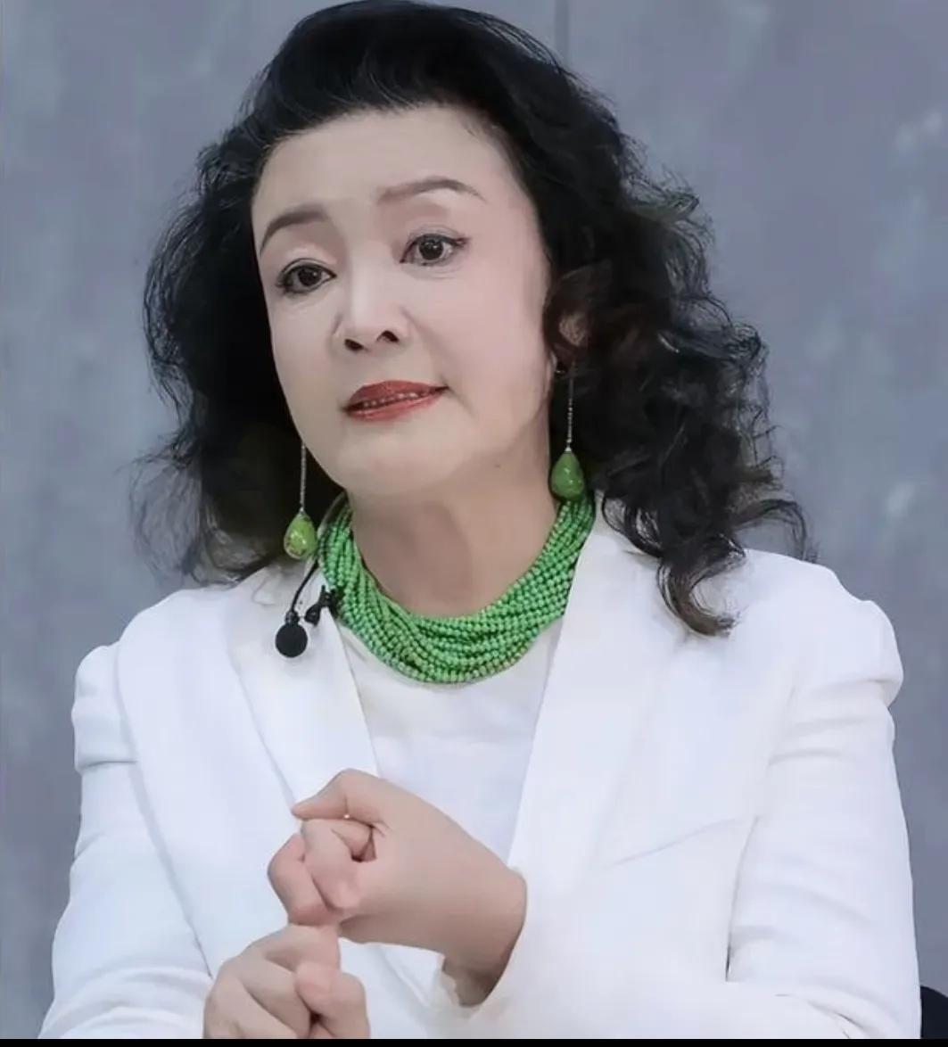 汪小菲这人，真是把“欺软怕硬”玩明白了。四十多岁当了三个孩