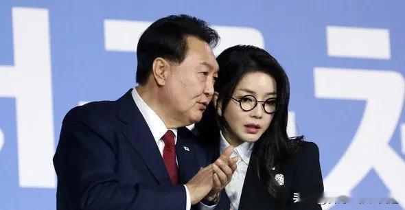 韩国政坛大瓜！前总统夫妇同陷牢狱之灾，金建希低头认错还是另有隐情？金建希案韩国