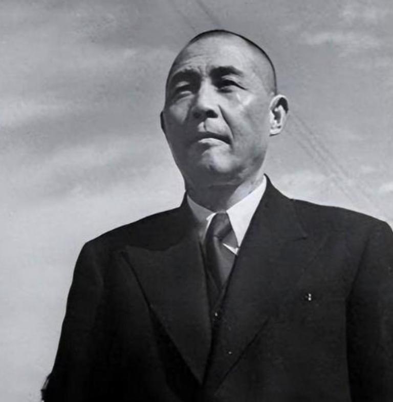 1938年，国军上将钱大钧，黑着脸走进军统湖北站，当着众特务的面，一枪打死了副站