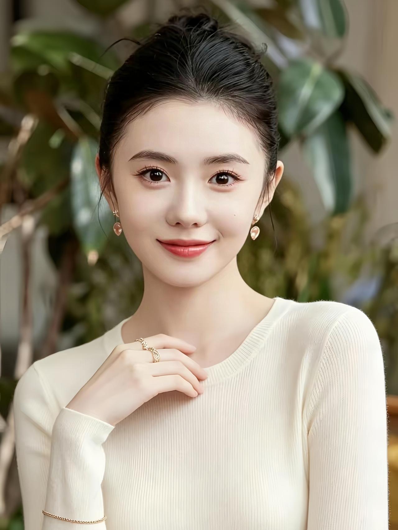 刘浩存美照分享真美！[比心][比心]刘浩存气质美女！[赞][赞][赞]刘浩存